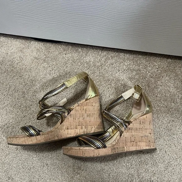 Jessica Simpson Gold and Black Strappy Heels - Picture 2 of 3